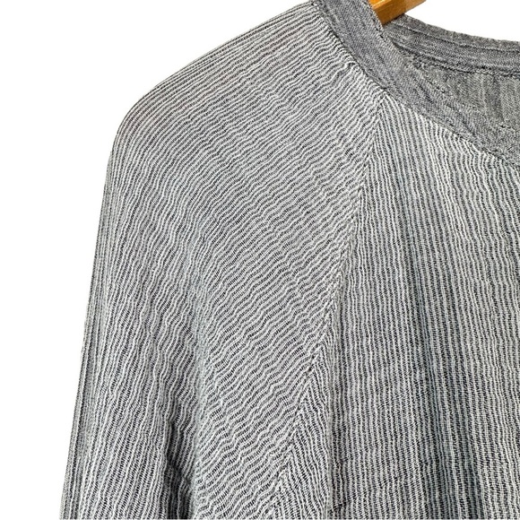 XiRENA Hemingway Gauze Textured Long Sleeve Henley Top - Picture 7 of 11